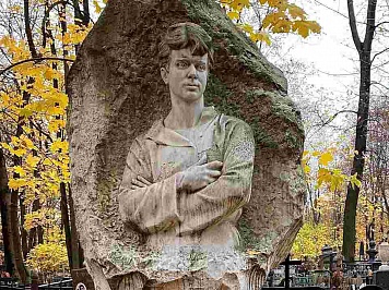 ВСЕГДА РЯДОМ: близкие Есенина на Ваганьковском кладбище.