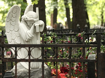 Есть ли жизнь на Ваганьковском кладбище?